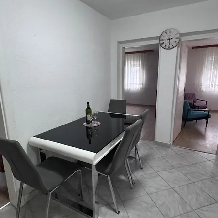 Sweet شقة توزلا